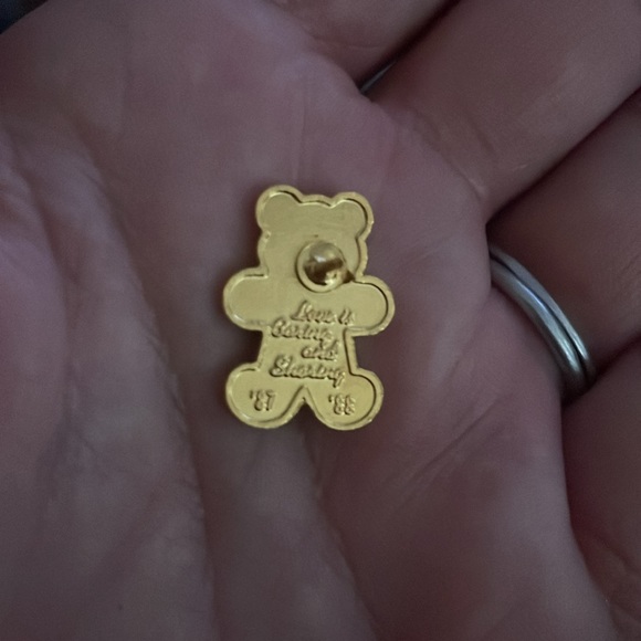 Vintage 87 88 Enamel Teddy Bear Pin - Picture 4 of 8